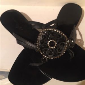 Black flip flops by Renee luxe “Logan” size 9